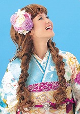 ぱっつん前髪にふわふわ三つ編みも着物姿に意外と合って可愛いですね♪