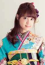 ゆるく巻いた髪が着物に良く合います!